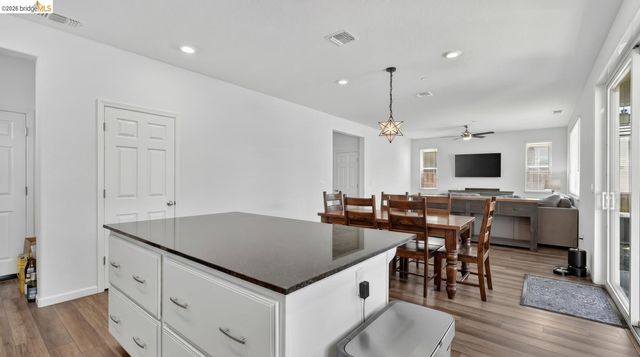 669 Longmont Dr, Oakley, CA 94561