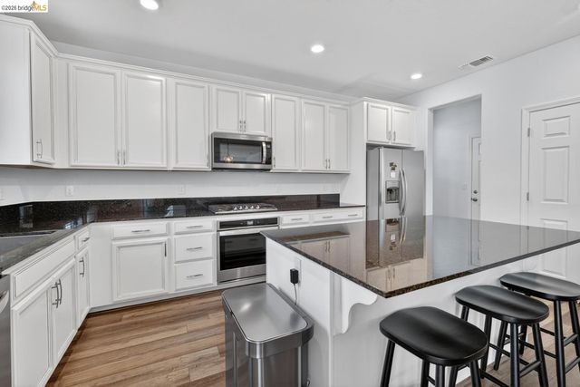 669 Longmont Dr, Oakley, CA 94561