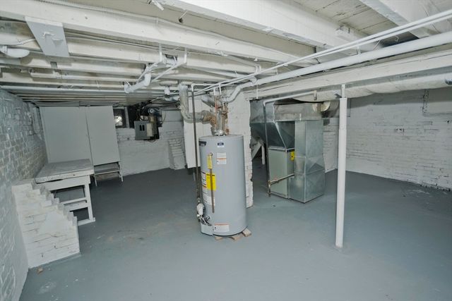 81 Hayden Ave, Springfield, MA 01109