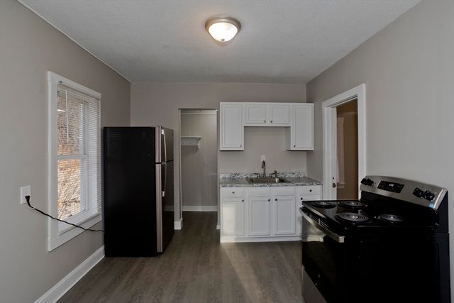 81 Hayden Ave, Springfield, MA 01109