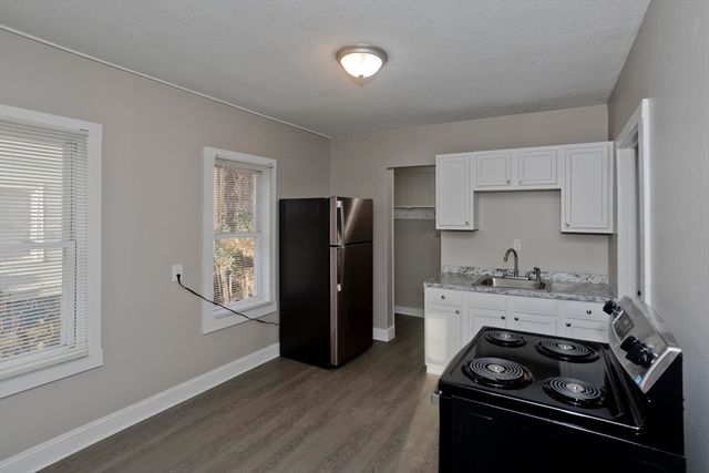 81 Hayden Ave, Springfield, MA 01109