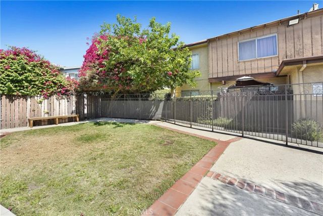 7301 Lennox Avenue D13, Van Nuys, CA 91405