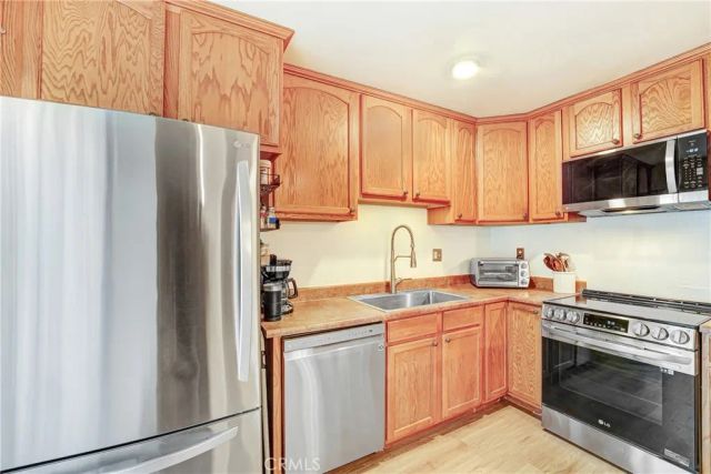 7301 Lennox Avenue D13, Van Nuys, CA 91405