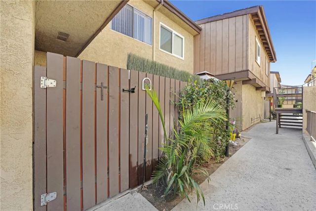 7301 Lennox Avenue D13, Van Nuys, CA 91405