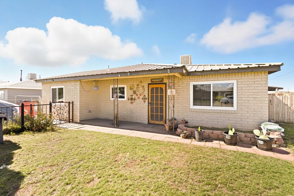 911 Impala Drive, Belen, NM 87002