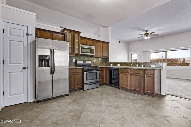 813 Desert Bush Drive, Horizon City, TX 79928