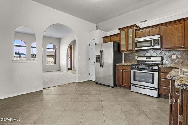 813 Desert Bush Drive, Horizon City, TX 79928