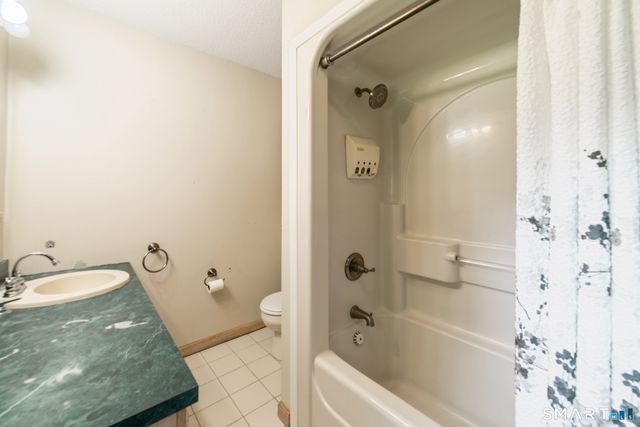 1 Lasalette Way, North Branford, CT 06471