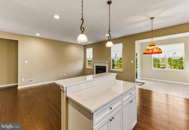 100 CASTLEBAY DR, Williamstown, NJ 08094