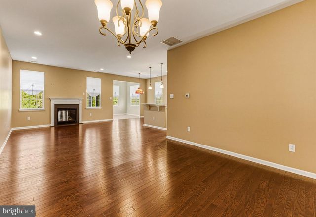 100 CASTLEBAY DR, Williamstown, NJ 08094