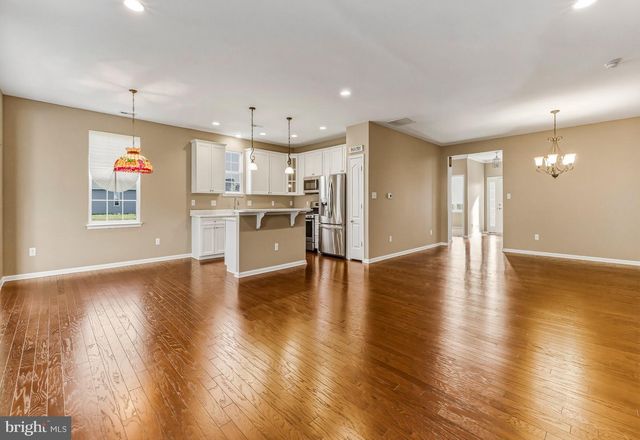 100 CASTLEBAY DR, Williamstown, NJ 08094