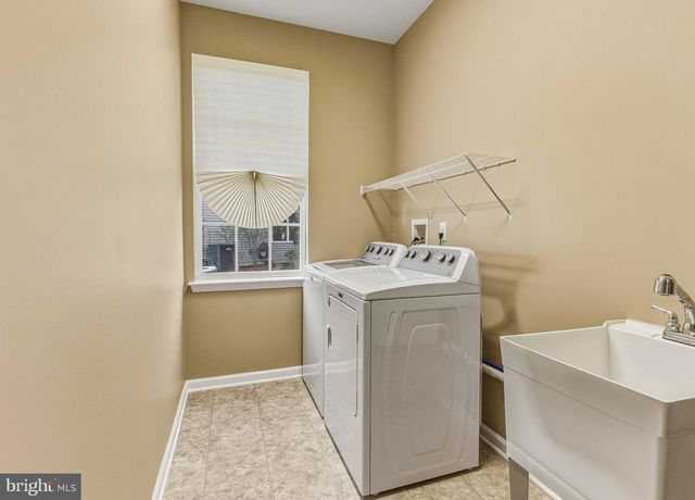 100 CASTLEBAY DR, Williamstown, NJ 08094