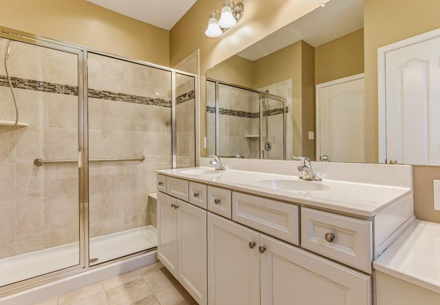 100 CASTLEBAY DR, Williamstown, NJ 08094