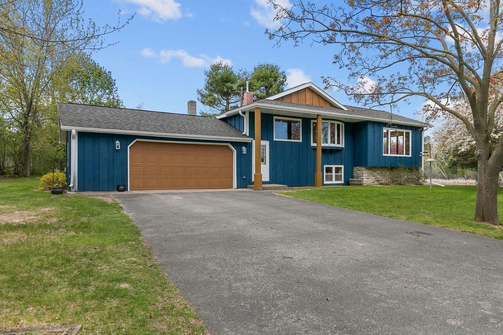 185 ISLAND DRIVE, Iola, WI 54945