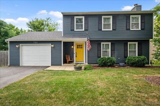 740 Lexington Avenue, St. Charles, IL 60174