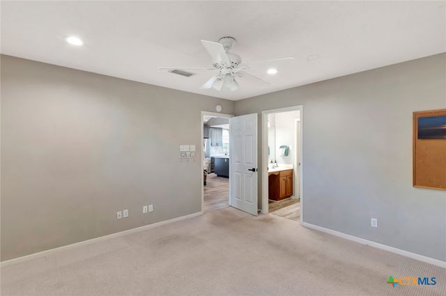 612 W Jackson Avenue, Port O'connor, TX 77982