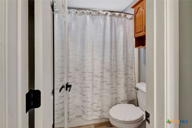 612 W Jackson Avenue, Port O'connor, TX 77982