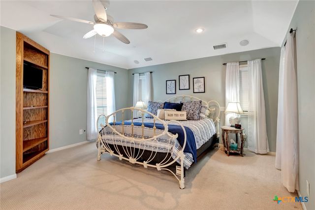 612 W Jackson Avenue, Port O'connor, TX 77982