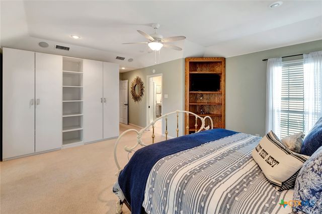 612 W Jackson Avenue, Port O'connor, TX 77982