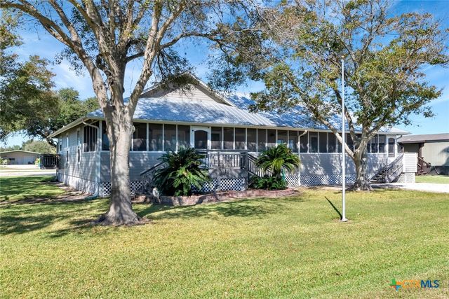 612 W Jackson Avenue, Port O'connor, TX 77982