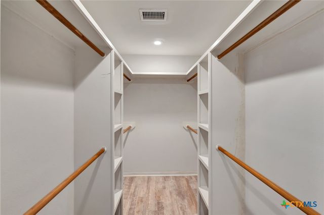 612 W Jackson Avenue, Port O'connor, TX 77982