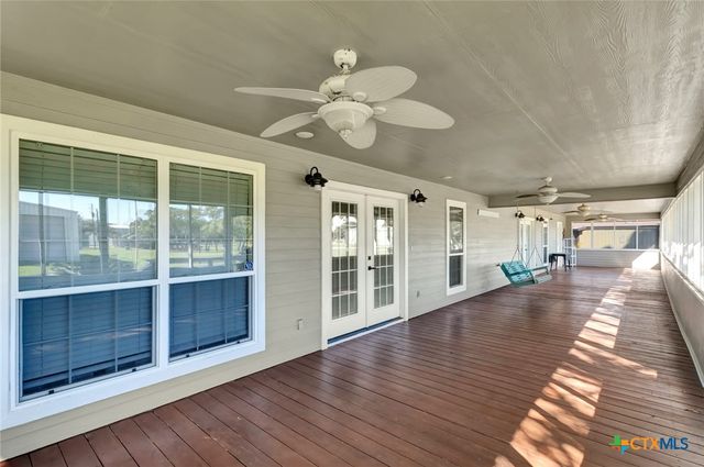 612 W Jackson Avenue, Port O'connor, TX 77982