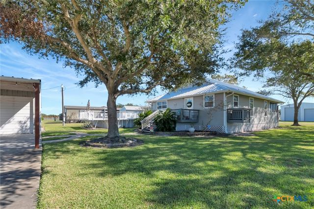 612 W Jackson Avenue, Port O'connor, TX 77982