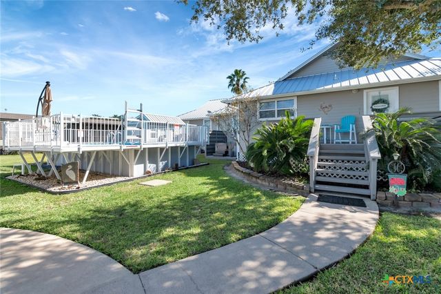 612 W Jackson Avenue, Port O'connor, TX 77982