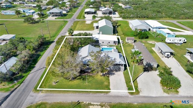 612 W Jackson Avenue, Port O'connor, TX 77982