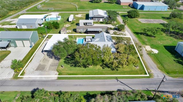 612 W Jackson Avenue, Port O'connor, TX 77982