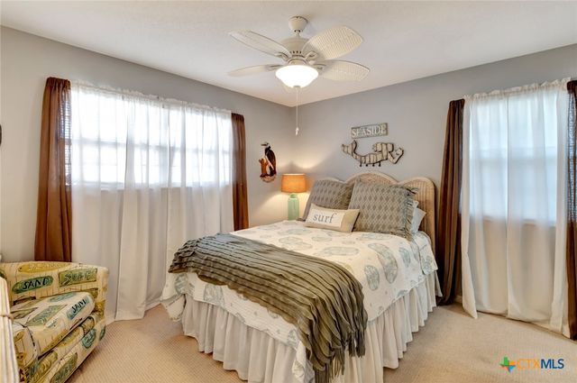 612 W Jackson Avenue, Port O'connor, TX 77982