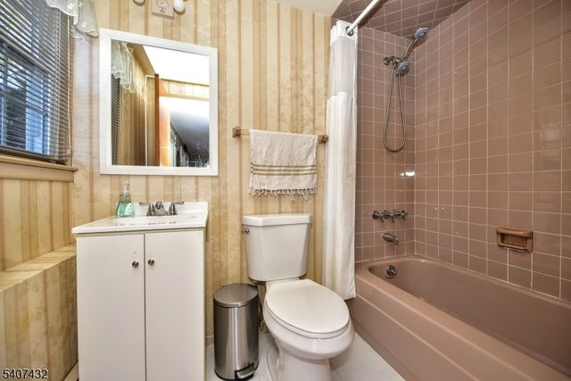 47 Herold Dr, Glen Rock Boro, NJ 07452