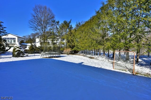 47 Herold Dr, Glen Rock Boro, NJ 07452