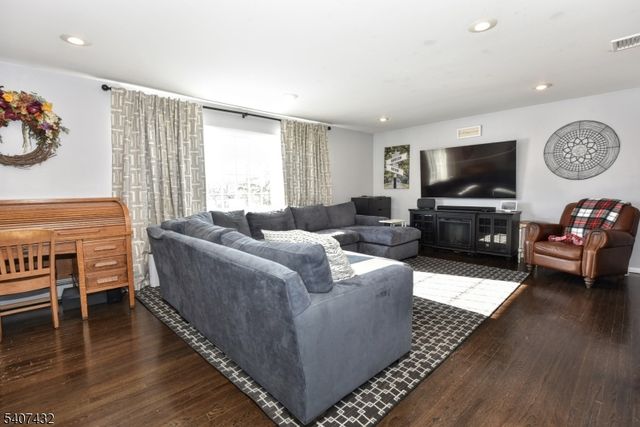 47 Herold Dr, Glen Rock Boro, NJ 07452