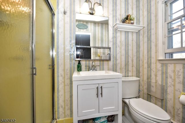 47 Herold Dr, Glen Rock Boro, NJ 07452