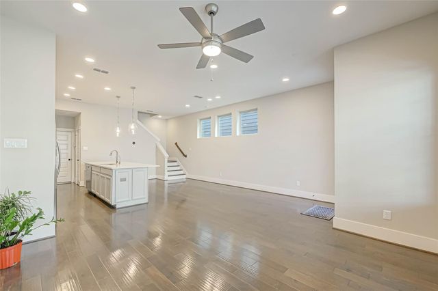 2022 Tarfite Place, Houston, TX 77077