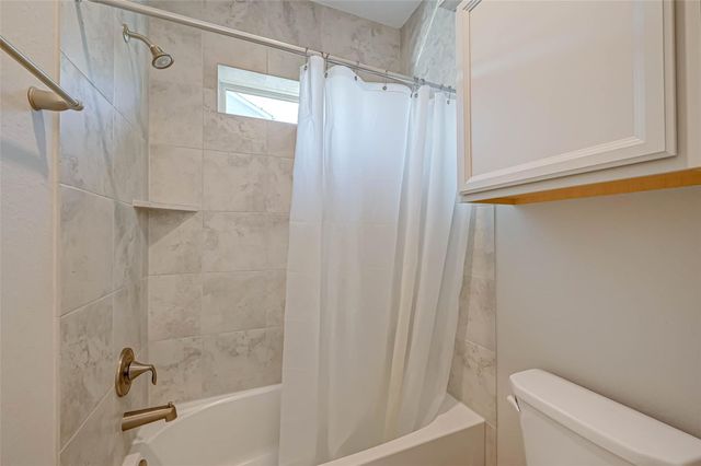 2022 Tarfite Place, Houston, TX 77077