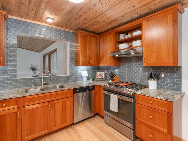 7875 44th Street Court N, Oakdale, MN 55128