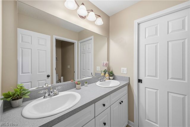 2692 Pitcher Plant Court, Uniontown, OH 44685