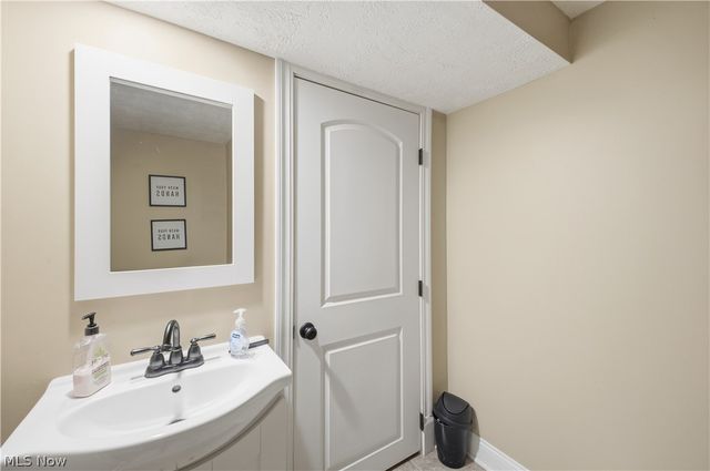 2692 Pitcher Plant Court, Uniontown, OH 44685