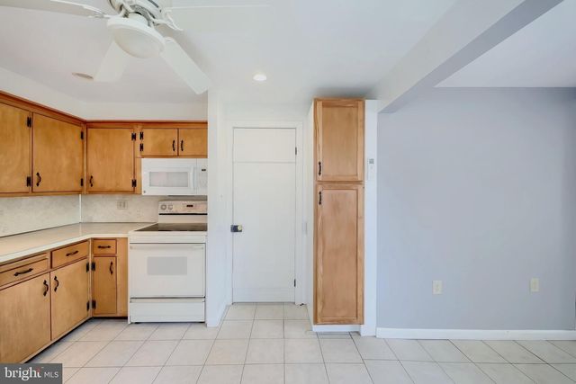 11 LINCOLN WAY E, New Oxford, PA 17350