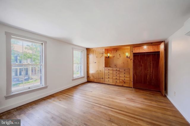 11 LINCOLN WAY E, New Oxford, PA 17350