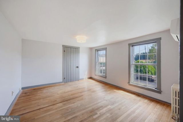 11 LINCOLN WAY E, New Oxford, PA 17350