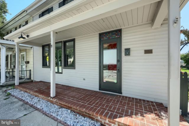 11 LINCOLN WAY E, New Oxford, PA 17350