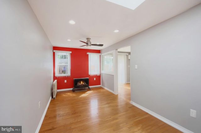 11 LINCOLN WAY E, New Oxford, PA 17350
