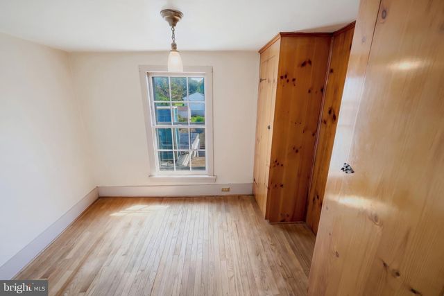 11 LINCOLN WAY E, New Oxford, PA 17350
