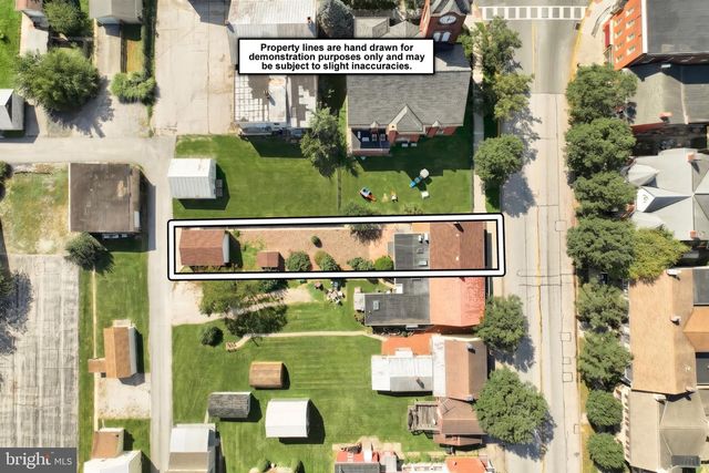 11 LINCOLN WAY E, New Oxford, PA 17350