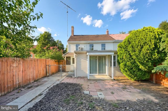 11 LINCOLN WAY E, New Oxford, PA 17350