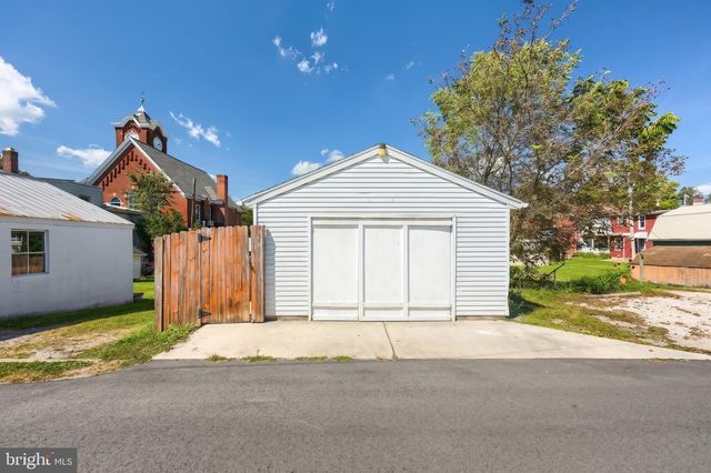 11 LINCOLN WAY E, New Oxford, PA 17350