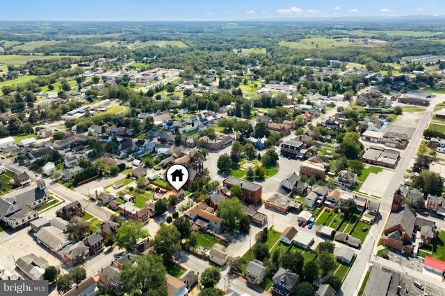 11 LINCOLN WAY E, New Oxford, PA 17350